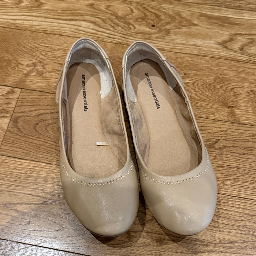 Amazon Essentials Beige Ballet Flats